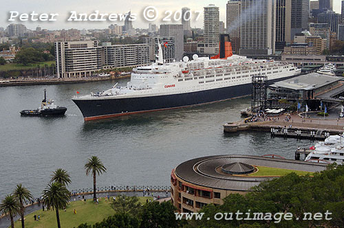 QE2 departs Circular Quay Sydney.