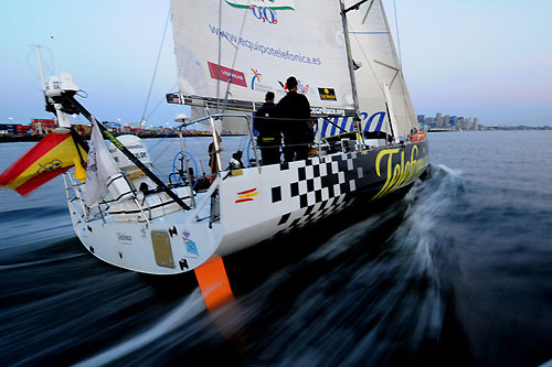 Telefonica Black, skippered by Fernando Echavarri (ESP) finish fifth on leg 6 of the Volvo Ocean Race, from Rio de Janeiro to Boston, crossing the finish line at 09:48:15 GMT 27-4-2009. Photo copyrightDave Kneale / Volvo Ocean Race.
