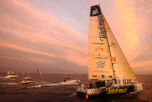 Telefonica Black, skippered by Fernando Echavarri (ESP) finish first on leg 10 in St Petersburg, crossing the line at 00:41:25 GMT. Photo copyright Jiang Yongtao / Volvo Ocean Race.