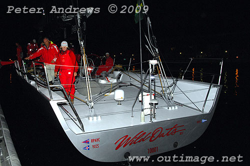 Bob Oatley’s Wild Oats XI arrives to the Hobart Docks, two hours behind line honours winner Neville Crichton's Alfa Romeo. Photo copyright Peter Andrews, Outimage.